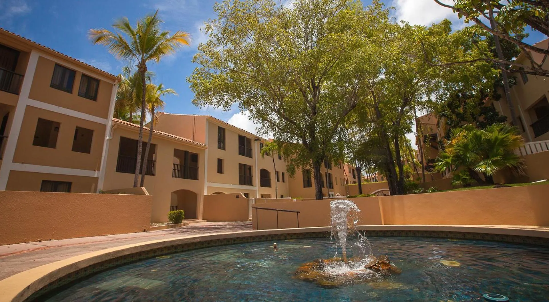 Апарт-отель Park Royal Homestay Club Cala Puerto Rico Умакао